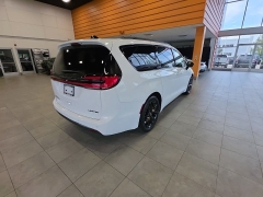 Used 2025  Chrysler Pacifica Limited FWD at Maxx Loans near St&period; Adrian&comma; MI