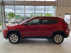 Used 2025 Jeep Compass Latitude 4x4 at Suburban Ford of Sterling Heights near Sterling Heights, MI