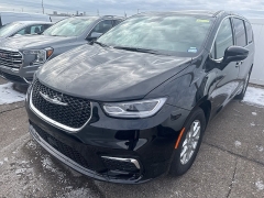 Used 2026  Chrysler Pacifica Select FWD at Maxx Loans near St&period; Adrian&comma; MI