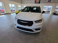 Used 2024  Chrysler Pacifica Touring L FWD at Maxx Loans near St&period; Adrian&comma; MI