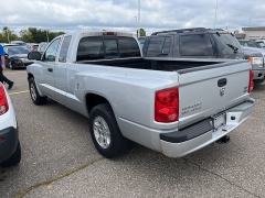 Used 2007 Dodge Dakota 4WD Club Cab SLT at Suburban Ford of Sterling Heights near Sterling Heights, MI