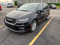 Used 2023 Chrysler Pacifica Touring L FWD at Maxx Loans near ,