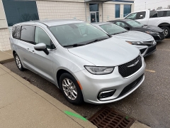 Used 2023  Chrysler Pacifica Touring L FWD at Maxx Loans near St&period; Adrian&comma; MI