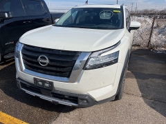 Used 2022  Nissan Pathfinder Platinum 4WD at Maxx Loans near St&period; Adrian&comma; MI