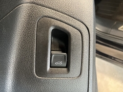 Used 2022  Volkswagen Atlas Cross Sport 2&period;0T SEL 4MOTION at Maxx Loans near St&period; Adrian&comma; MI