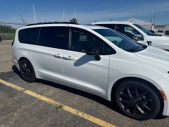 Used 2025  Chrysler Pacifica Limited FWD at Maxx Loans near St&period; Adrian&comma; MI