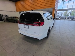 Used 2025  Chrysler Pacifica Limited FWD at Maxx Loans near St&period; Adrian&comma; MI