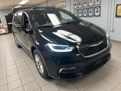 Used 2026  Chrysler Pacifica Limited FWD at Maxx Loans near St&period; Adrian&comma; MI