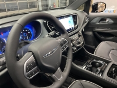 Used 2026  Chrysler Pacifica Limited FWD at Maxx Loans near St&period; Adrian&comma; MI