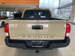 Used 2017  Toyota Tacoma Double Cab 5' Bed V6 4x2 AT &lpar;Natl&rpar; at Maxx Loans near St&period; Adrian&comma; MI