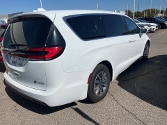 Used 2022 Chrysler Pacifica Hybrid Touring L FWD at Suburban Ford of Sterling Heights near Sterling Heights, MI