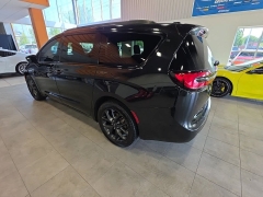 Used 2021  Chrysler Pacifica Limited AWD at Maxx Loans near St&period; Adrian&comma; MI