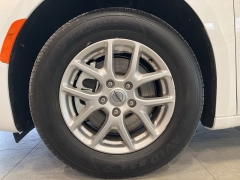 Used 2025  Chrysler Pacifica Select FWD at Maxx Loans near St. Adrian, MI