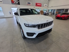 Used 2023  Jeep Grand Cherokee Laredo 4x4 at Maxx Loans near St&period; Adrian&comma; MI