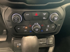 Used 2021 Jeep Renegade Latitude 4x4 at Suburban Ford of Sterling Heights near Sterling Heights, MI