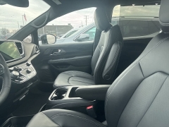 Used 2026  Chrysler Pacifica Select FWD at Maxx Loans near St&period; Adrian&comma; MI