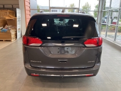 Used 2019 Chrysler Pacifica Limited FWD at Suburban Ford of Sterling Heights near Sterling Heights, MI