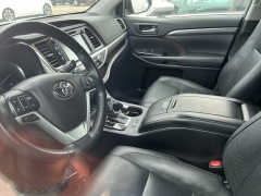 Used 2018 Toyota Highlander Limited V6 AWD (Natl) at Maxx Loans near St. Adrian, MI