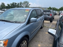 Used 2013 Chrysler Town & Country 4d Wagon Touring at Suburban Ford of Sterling Heights near Sterling Heights, MI