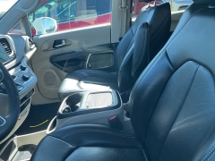 Used 2022 Chrysler Pacifica Hybrid Touring L FWD at Suburban Ford of Sterling Heights near Sterling Heights, MI