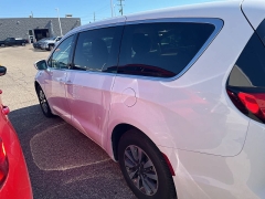 Used 2022 Chrysler Pacifica Hybrid Touring L FWD at Suburban Ford of Sterling Heights near Sterling Heights, MI