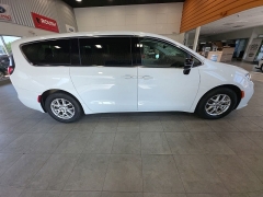 Used 2024  Chrysler Pacifica Touring L FWD at Maxx Loans near St&period; Adrian&comma; MI