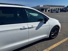Used 2025  Chrysler Pacifica Limited FWD at Maxx Loans near St&period; Adrian&comma; MI