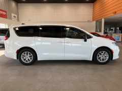 Used 2025  Chrysler Pacifica Select FWD at Maxx Loans near St&period; Adrian&comma; MI