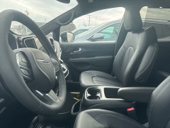 Used 2026  Chrysler Pacifica Select FWD at Maxx Loans near St&period; Adrian&comma; MI