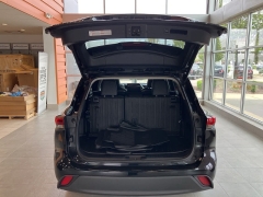 Used 2020 Toyota Highlander 4d SUV AWD XLE at Suburban Ford of Sterling Heights near Sterling Heights, MI