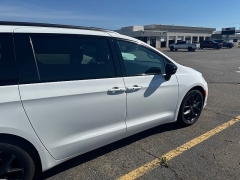 Used 2025  Chrysler Pacifica Limited FWD at Maxx Loans near St&period; Adrian&comma; MI