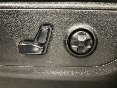 Used 2020  Ram 1500 Big Horn 4x4 Crew Cab 5'7" Box at Maxx Loans near St&period; Adrian&comma; MI