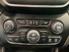 Used 2020  Jeep Cherokee Trailhawk 4x4 at Maxx Loans near St&period; Adrian&comma; MI