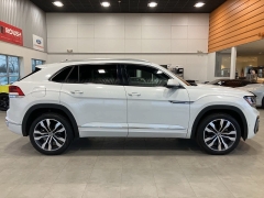 Used 2023  Volkswagen Atlas Cross Sport 3&period;6L V6 SEL Premium R-Line 4MOTION at Maxx Loans near St&period; Adrian&comma; MI