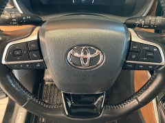 Used 2023  Toyota Highlander AWD (Natl) at Maxx Loans near St. Adrian, MI