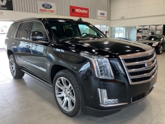 Used 2017  Cadillac Escalade 4d SUV 4WD Premium Luxury at Maxx Loans near St&period; Adrian&comma; MI