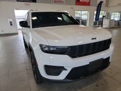 Used 2023  Jeep Grand Cherokee Altitude 4x4 at Maxx Loans near St&period; Adrian&comma; MI