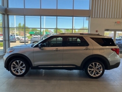 Used 2022 Ford Explorer Platinum 4WD at Suburban Ford of Sterling Heights near Sterling Heights, MI