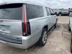 Used 2020 Cadillac Escalade ESV 4d SUV 4WD Luxury at Maxx Loans near St. Adrian, MI