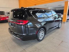Used 2026  Chrysler Pacifica Select FWD at Maxx Loans near St&period; Adrian&comma; MI