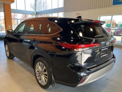 Used 2023  Toyota Highlander AWD (Natl) at Maxx Loans near St. Adrian, MI