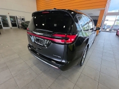 Used 2023  Chrysler Pacifica Limited FWD at Maxx Loans near St&period; Adrian&comma; MI