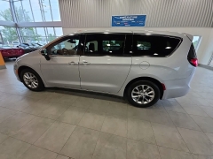 Used 2026  Chrysler Pacifica Limited FWD at Maxx Loans near St&period; Adrian&comma; MI