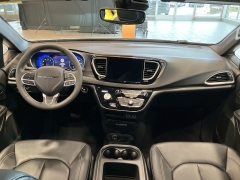 Used 2025  Chrysler Pacifica Select FWD at Maxx Loans near St. Adrian, MI