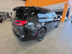 Used 2021  Chrysler Pacifica Limited AWD at Maxx Loans near St&period; Adrian&comma; MI