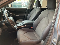 Used 2022 Toyota Highlander LE FWD at Suburban Ford of Sterling Heights near Sterling Heights, MI