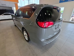 Used 2020  Chrysler Pacifica Limited FWD at Maxx Loans near St&period; Adrian&comma; MI