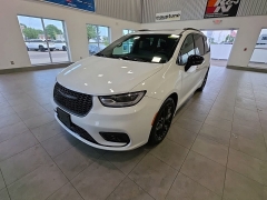  2025 Chrysler Pacifica Limited FWD at Maxx Loans near St&period; Adrian&comma; MI
