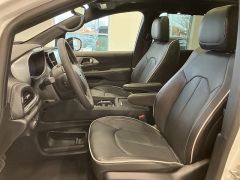 Used 2026  Chrysler Pacifica Limited FWD at Maxx Loans near St. Adrian, MI