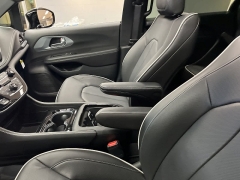 Used 2026  Chrysler Pacifica Limited FWD at Maxx Loans near St&period; Adrian&comma; MI